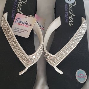 Womens white sketches Sandal wedge